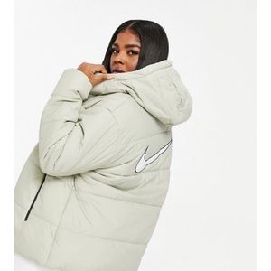 NIKE PADDED JACKET WITH BACK SWOOSH IN WHITE-CREAM